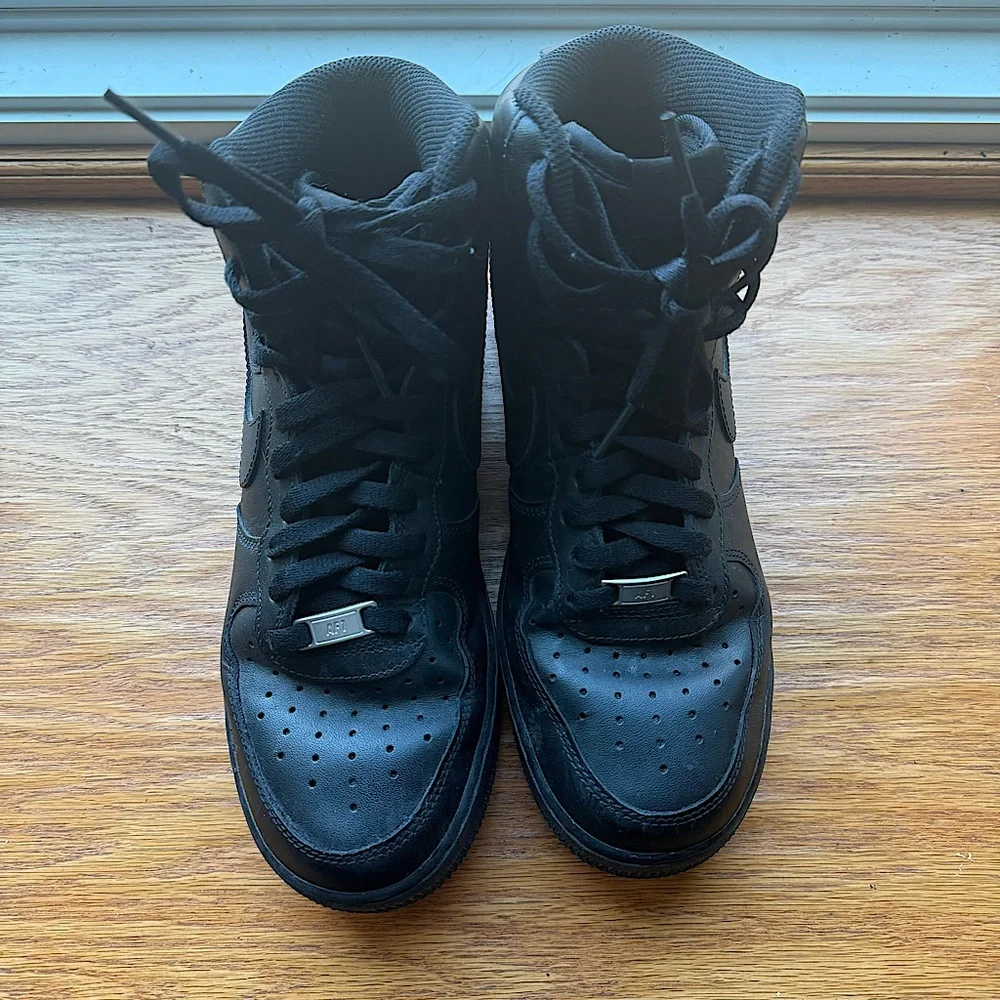 Men’s Nike AF1 Black High-Top Sneakers - Picture 2 of 7